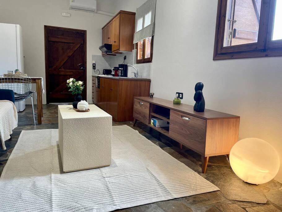 Almond Home Livadia  Luaran gambar